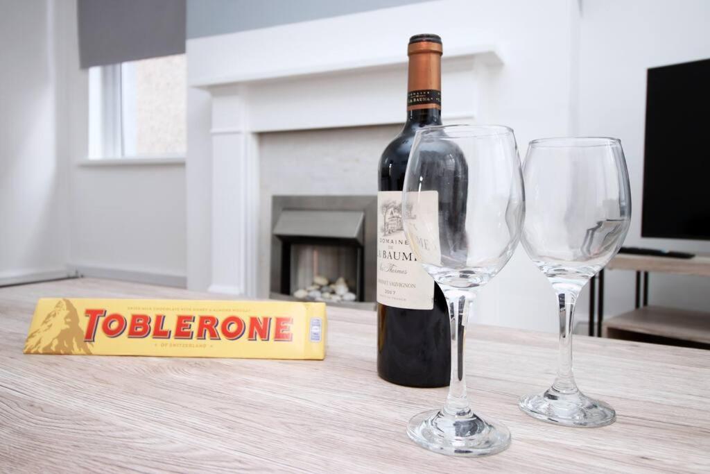 Holiday House For 7 Guests, Free Wi-Fi & Self Check-In Explore Newport Villa Exteriör bild