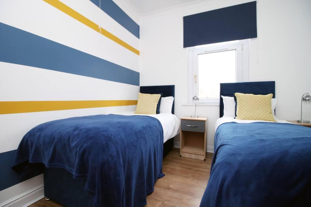 Holiday House For 7 Guests, Free Wi-Fi & Self Check-In Explore Newport Villa Exteriör bild